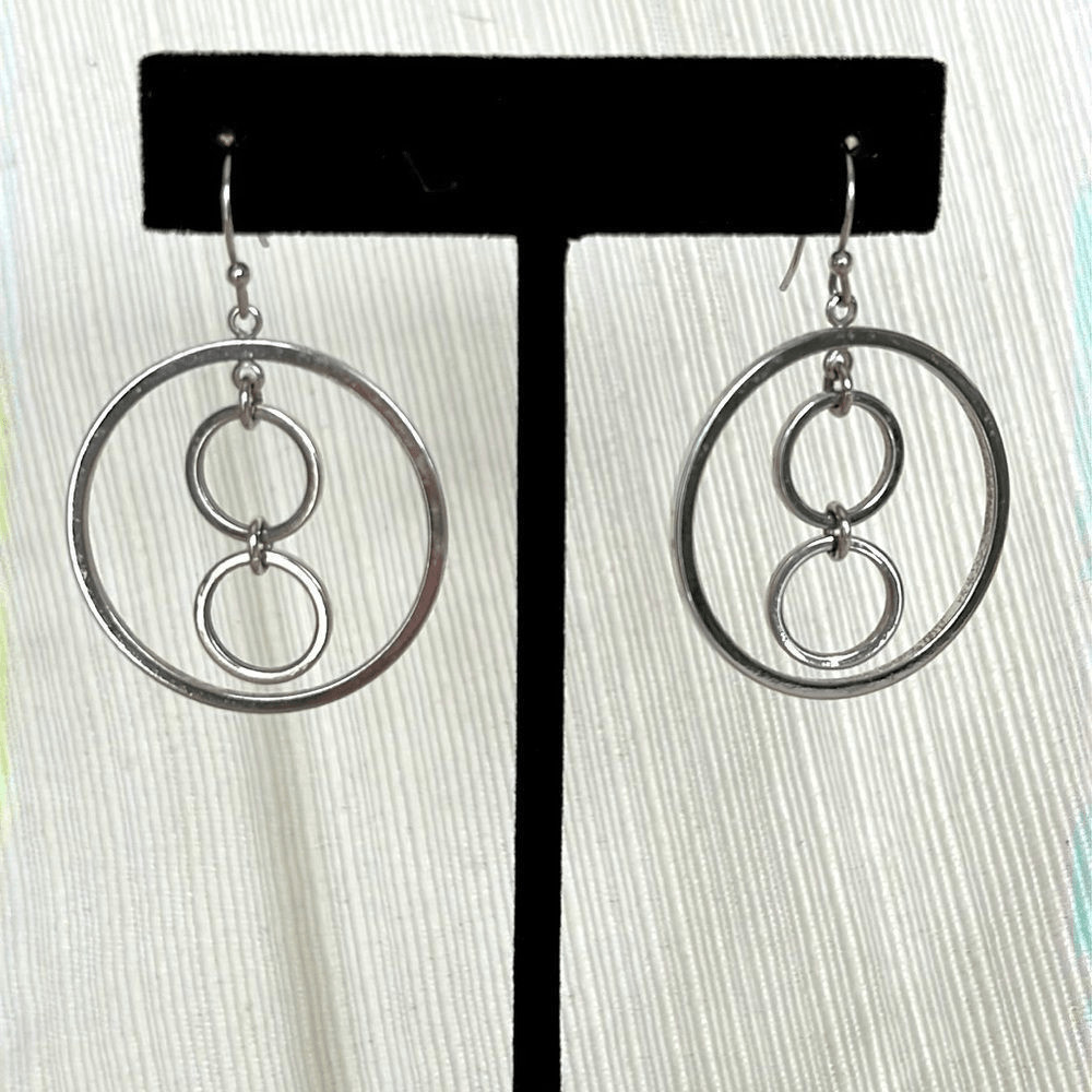 Simple Silver Tone Circle Earrings - image 1