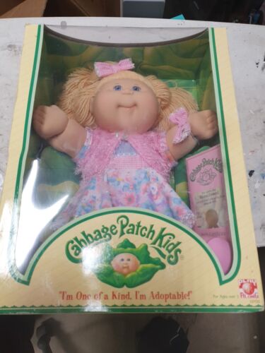 ORIGINAL AND RARE 2004 GIRL CABBAGE PATCH PLAY ALONG DOLL IN ORIGINAL BOX.  Rosa - Picture 1 of 6