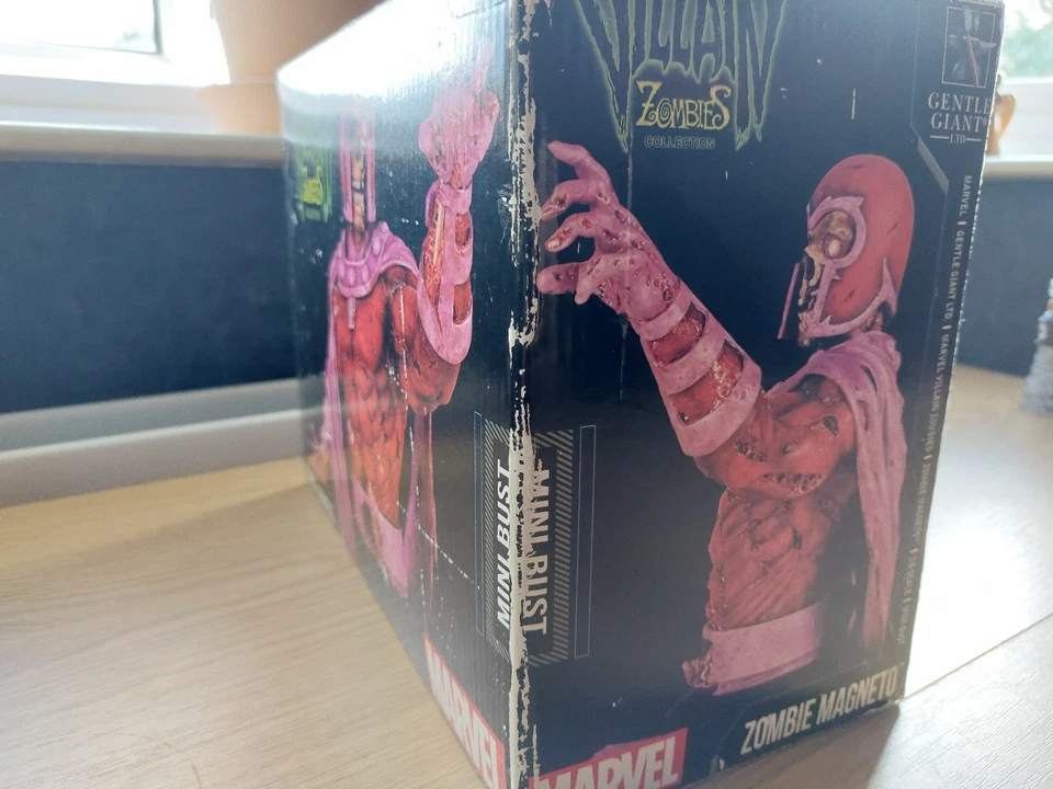 MARVEL Zombies X-Men Magneto Mini Bust Gentle Giant #1353 / 1500. - Image 3 of 4