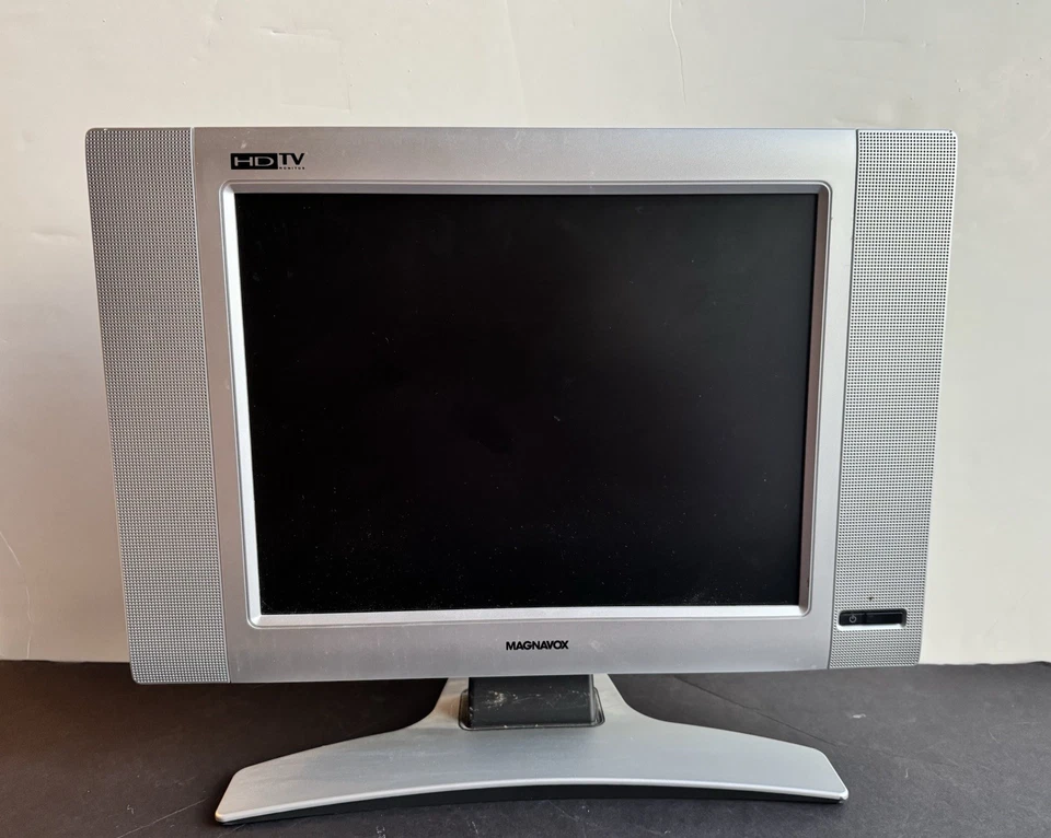 Magnavox 15" HDTV LCD TV/PC Monitor 15MF605T/17 Remote AC Adapter Gaming & PC - Image 2 of 4