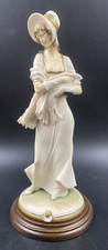 STATUETTA STATUA FIGURINE DONNA DI MODA ELEGANTE  Capodimonte B Merli 1981
