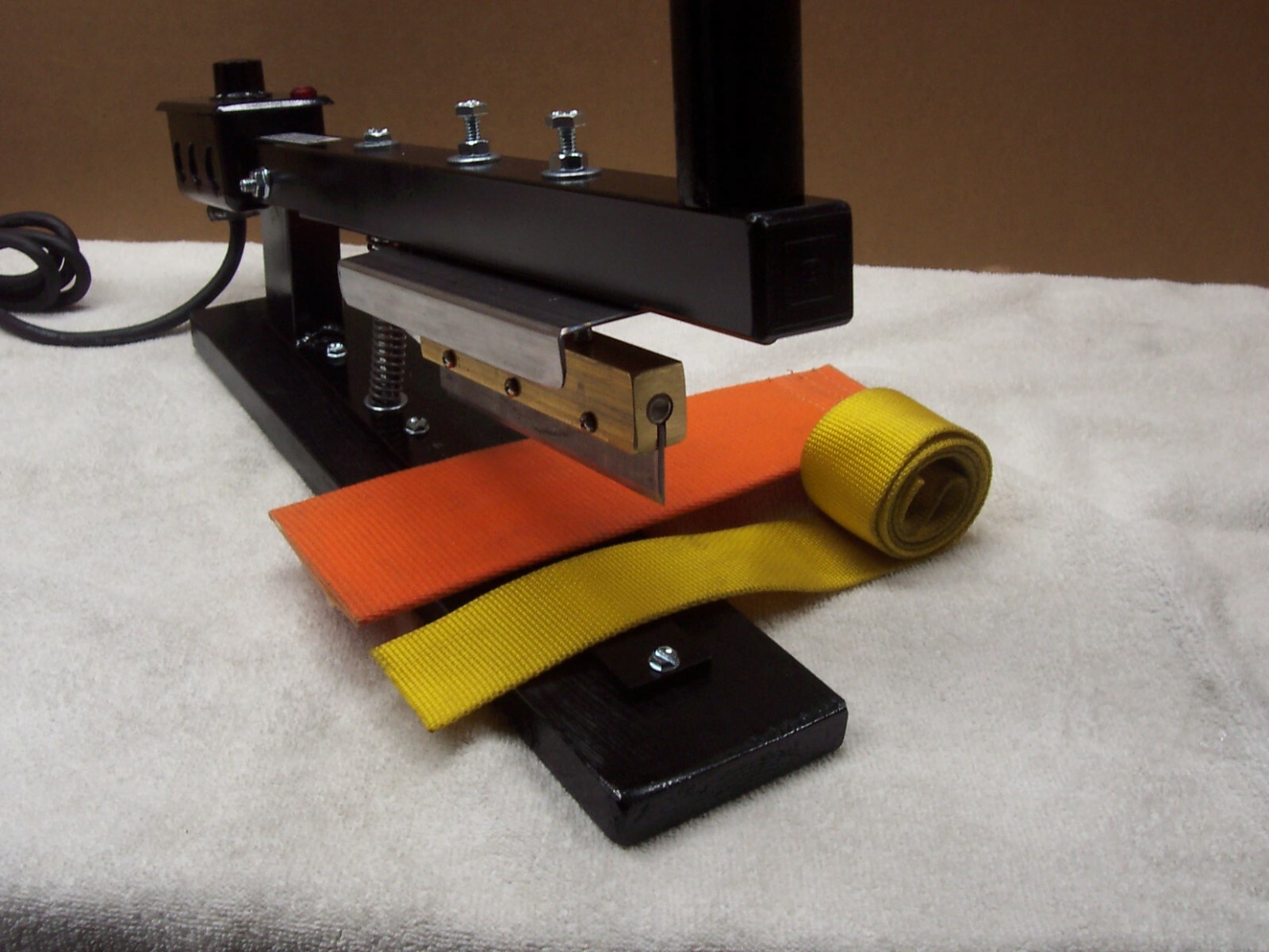 WEBBING/ROPE CUTTER 6" *XTRA-WIDE*