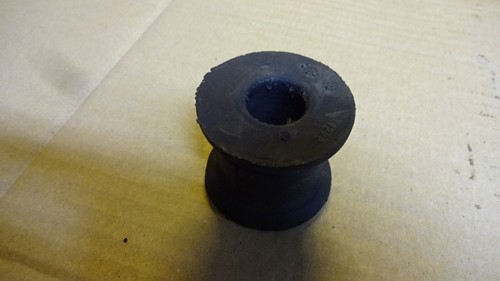 Mercedes-Benz W208 C208 CLK 230 Lageerung Gummi Stabilisator 0140320121