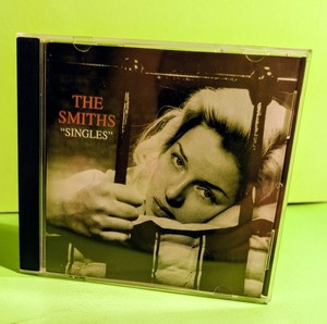 THE SMITHS SINGLES BOX 　シリアル番号あり Amazon.co.jp: Singles Box: ミュージック