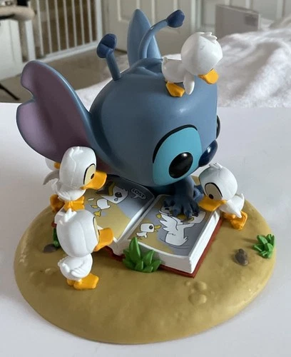 Funko Pop! Disney Lilo & Stitch - Stitch duckie book with Ducks Figure