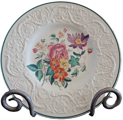VTG. Wedgwood England Embossed Edge Bognor/multicol. floral o/white plate 8.25''