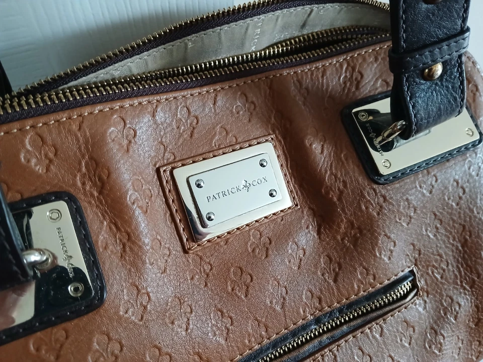 Patrick Cox Large Tan Fleur-de-Lis Leather Shoulder Bag - Image 2 of 4