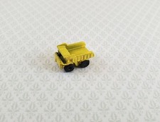 Camión de volteo miniatura para casa de muñecas juguete amarillo y negro metal escala 1:12