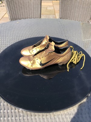 gold r9 boots