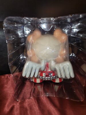 Huck Gee Skullhead Regular Edition Dunny 8