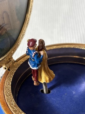 Romeo & Juliet San Francisco Music Box Company Hinged Trinket