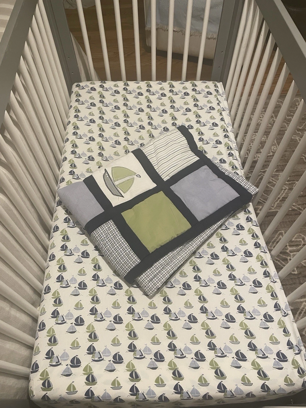 Nautica Kids Sailboat Crib Bedding Fitted Crib Sheet Reversible Quilt EUC
