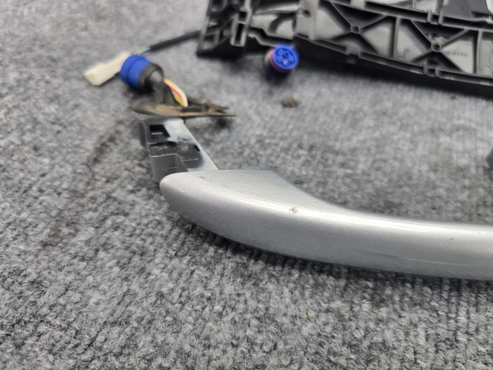 MANIJA DE PUERTA LADO DERECHO SIN LLAVE MERCEDES R230 SL63 SL550 SL600 2007-2012 OEM Foto 4 de 4