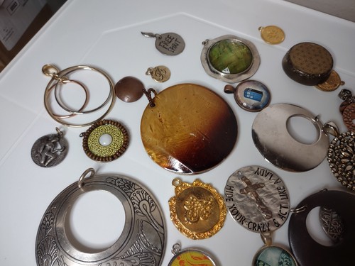 Lot Of Over 80 Round Pendants And Charms Variety Round Charm Lot PDL9 - Picture 9 of 15