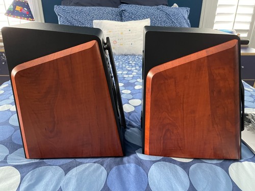 Amazon Basics Bookshelf Speakers - Picture 4 of 11