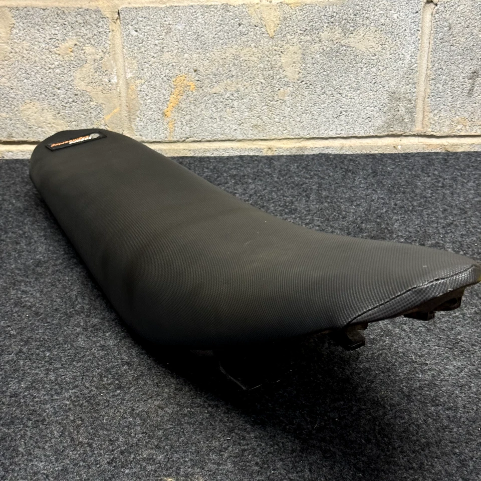 11-16 KTM XC XCW 125 150 250 300 350 450 OEM ASIENTO BANDEJA ESPUMA CUBIERTA BUEN ESTADO Foto 3 de 4