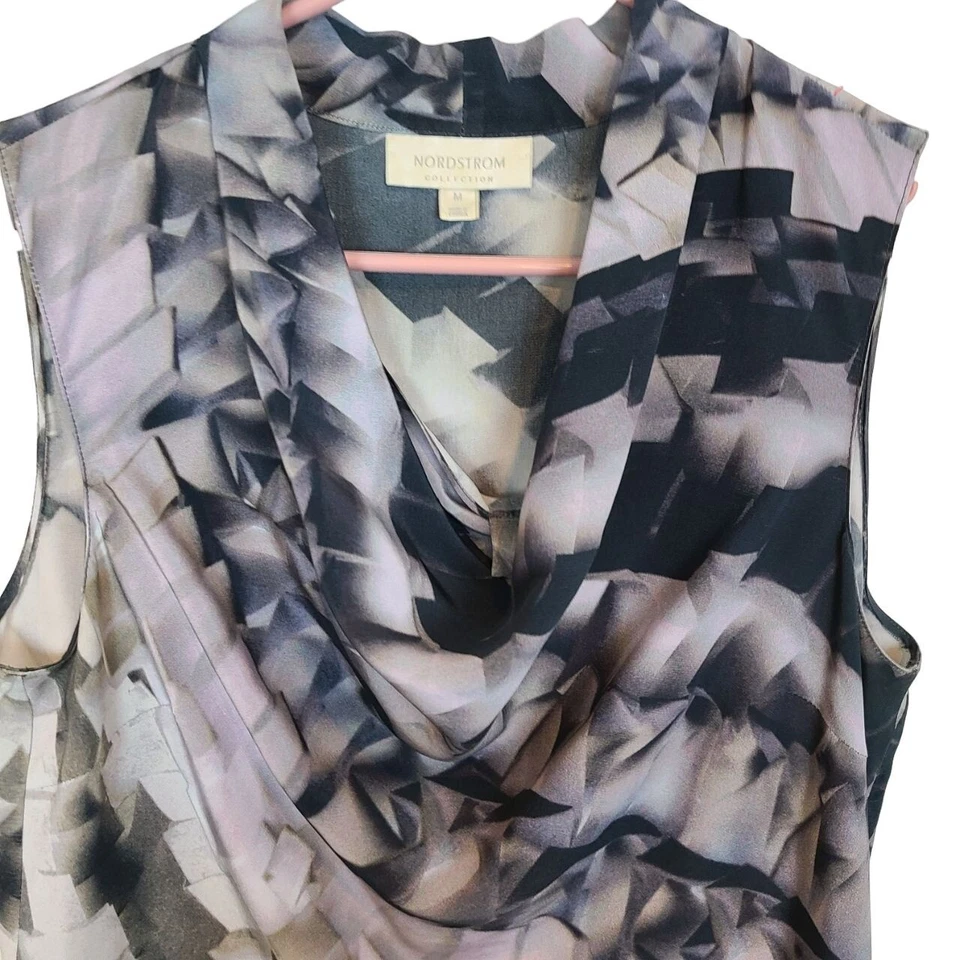 Blusa de seda con cuello de vaca geométrica sin mangas gris M colección Nordstrom para mujer Foto 2 de 4