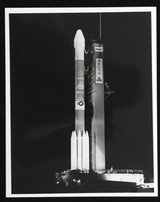 USAF DELTA-II POISED AT LAUNCH PAD 17A SPECIAL INTEREST PHOTO PL89-11213
