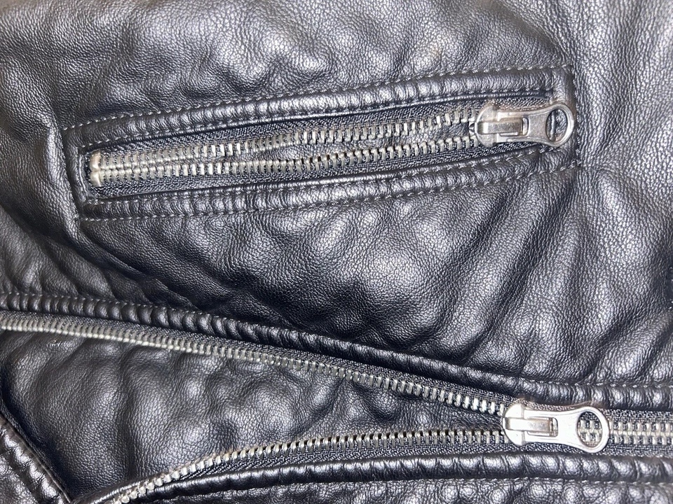 Chaqueta de motociclista Victoria's Secret de cuero sintético negra para mujer pequeña Foto 4 de 4