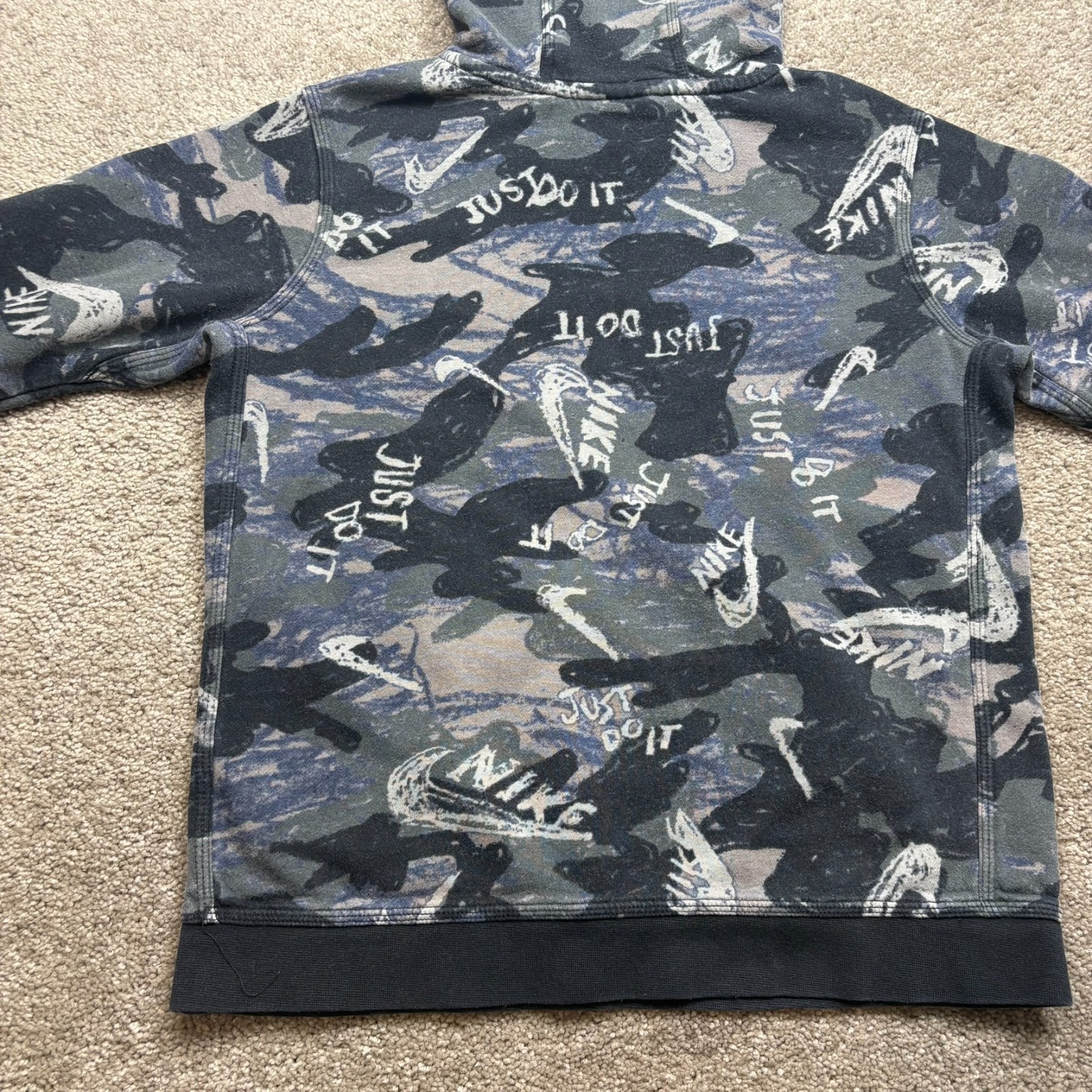 Nike Sweater Youth Boys XL Black Gray Camouflage Hoodie Pocket Hooded Sweatshirt thumbnail 7