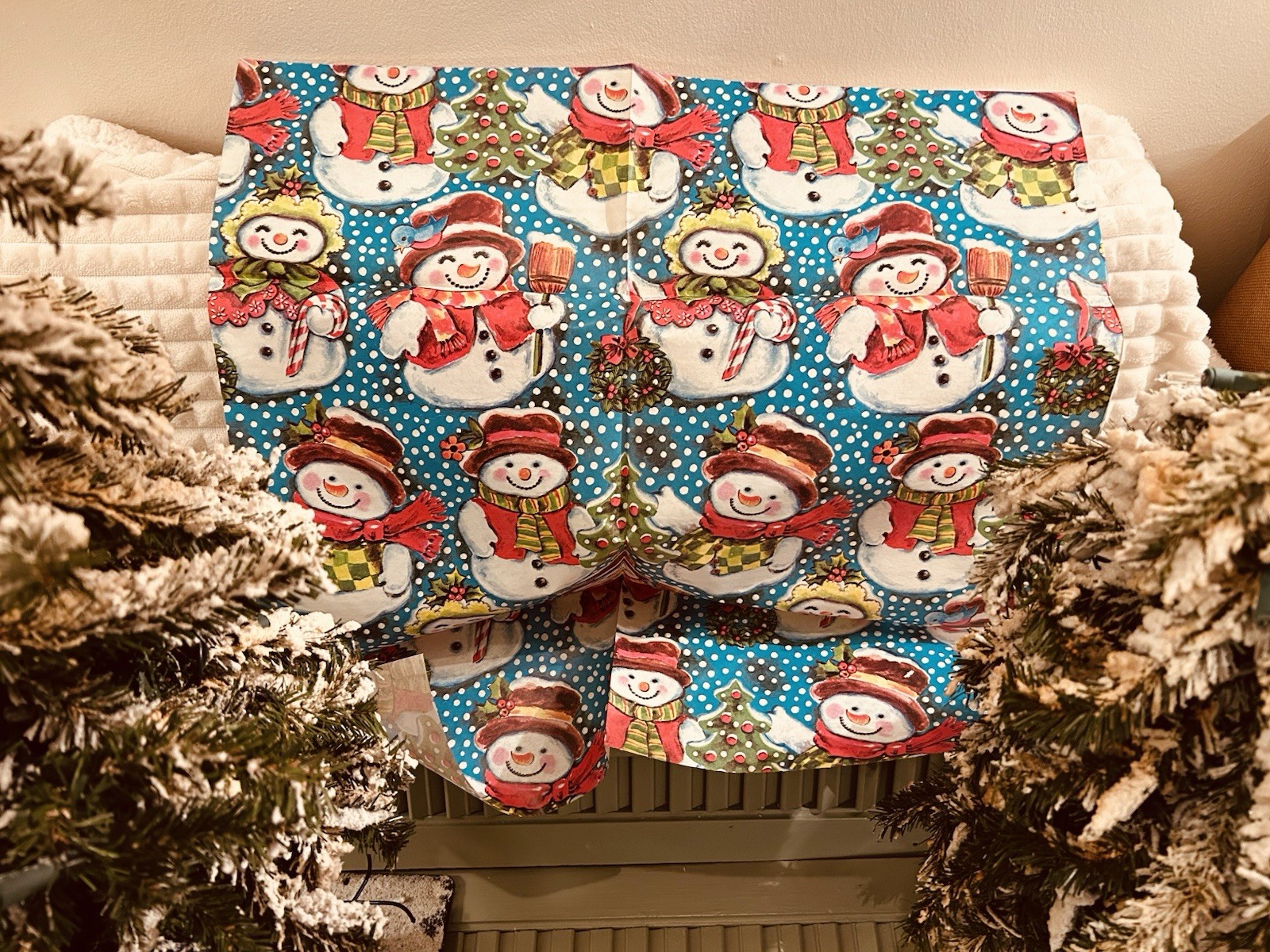 VINTAGE LOT OF CHRISTMAS WRAPPING PAPER 20 LOOSE SHEETS 60’s 70’s Gift Wrap Exc.