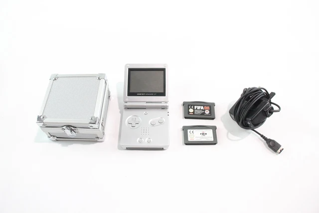 Nintendo Advance SP Silver W/ Case + Fifa