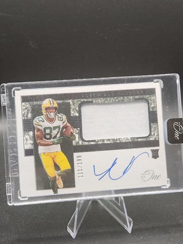 2022 Panini One - Rookie Patch Autographs Romeo Doubs #22 /199 (AU, MEM, RC)