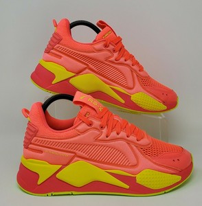 puma rosa y amarillo