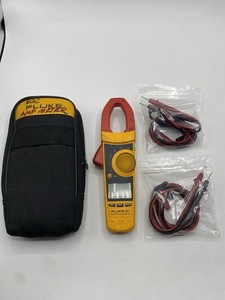 Fluke 337 Clamp Meter W/ Case & Leads Working Condition