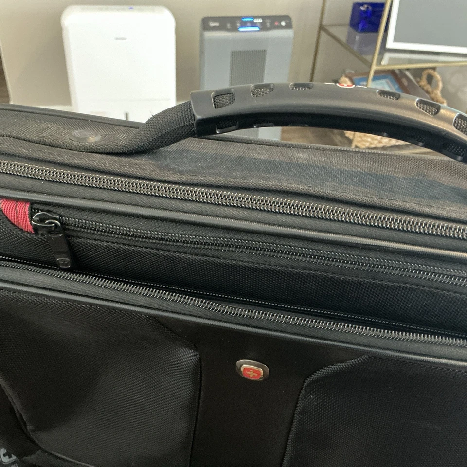 Estuche negro para computadora portátil Wenger The Legacy bolso de hombro mensajero maletín Foto 4 de 4