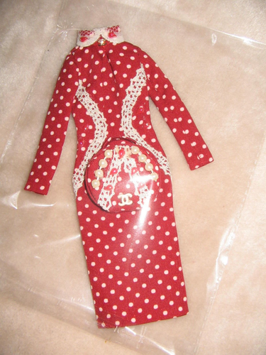fashion royalty outfit with a red bag - Picture 4 of 5