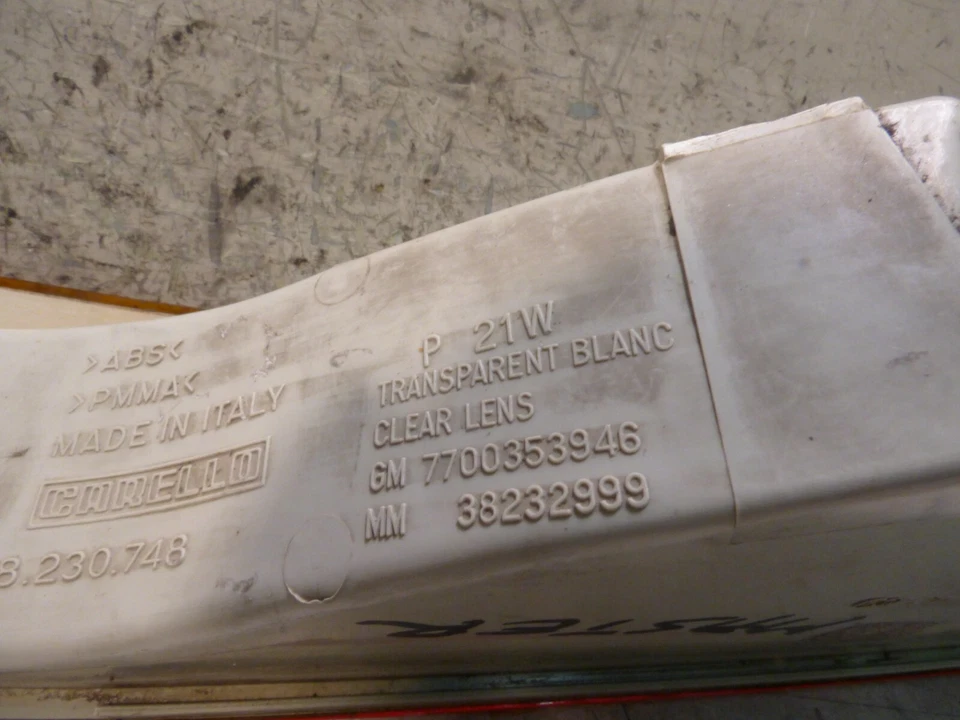 Indicatore di direzione anteriore sinistro RENAULT MASTER II 7700353946 - Immagine 3 di 3