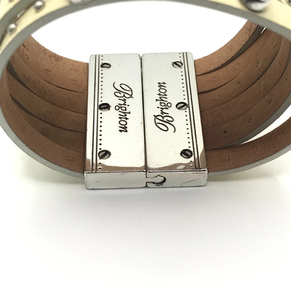 Pulsera de Cuero Brighton Gruesa Tachonada Puño Ancho Marfil Boho Fácil de Encargar 7" Foto 3 de 4