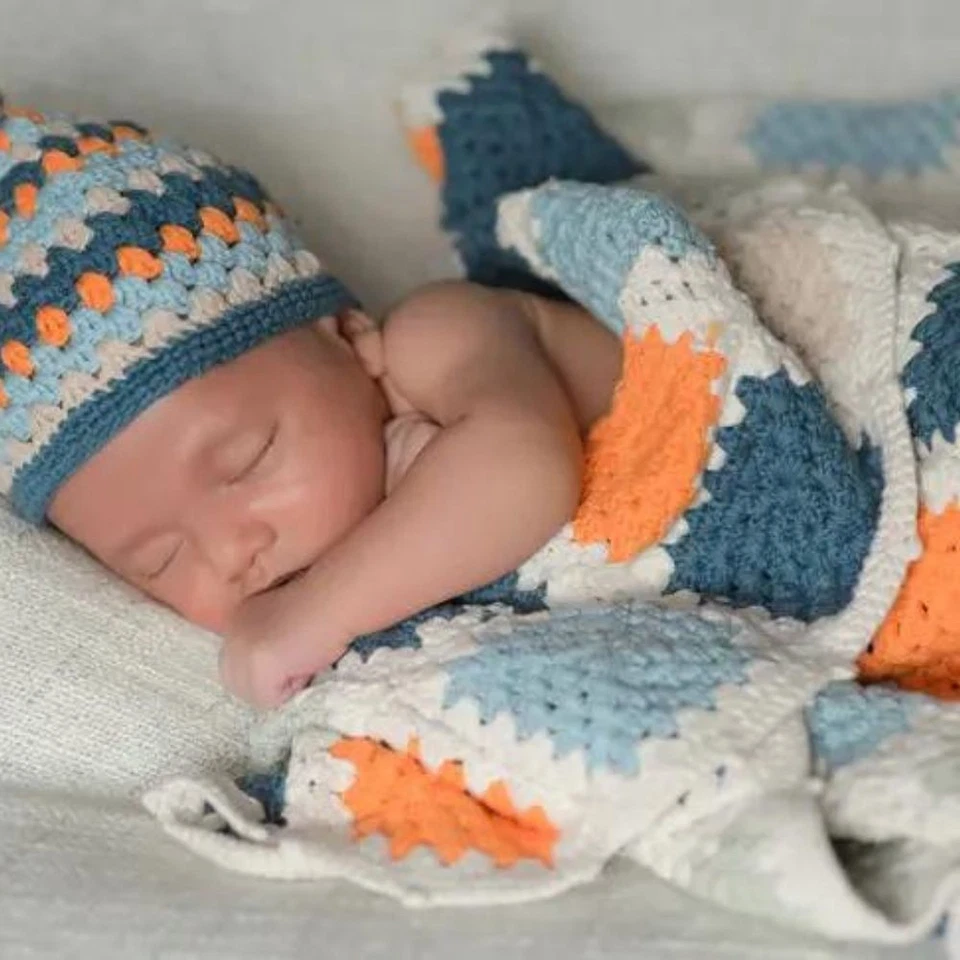 Gehäkelte Granny Square Babydecke - Bild 3 von 4