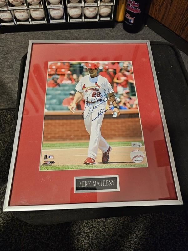 Mike Matheny Autographed Framed 8x10. (St Louis Cardinals)