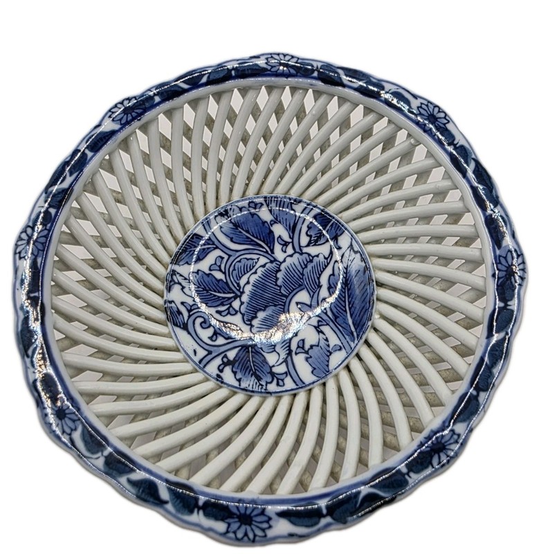 VTG**Signed Japanese HASAMI YAKI Porcelain Reticulated BOWL Blue White Lotus!!