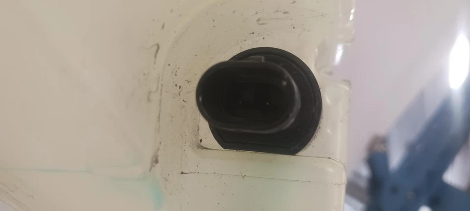 '10-'16 CADILLAC SRX Washer Bottle w/o headlamp washers OEM 6 Month Wnty! - Изображение 3 из 4