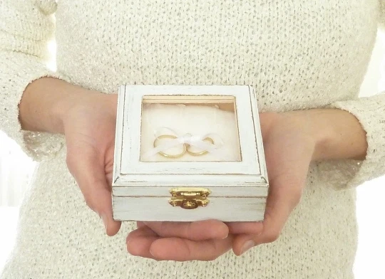 White wedding best sale ring box