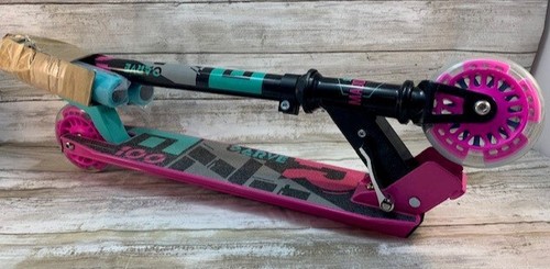 Madd Gear Light Up Carve Rize 100 Scooter - Picture 4 of 9