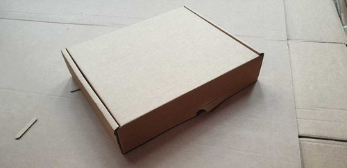 300 x 255 x 65mm (11.8 x 10 x 2.6") Strong Brown Pizza Style Postal Box - Picture 2 of 3