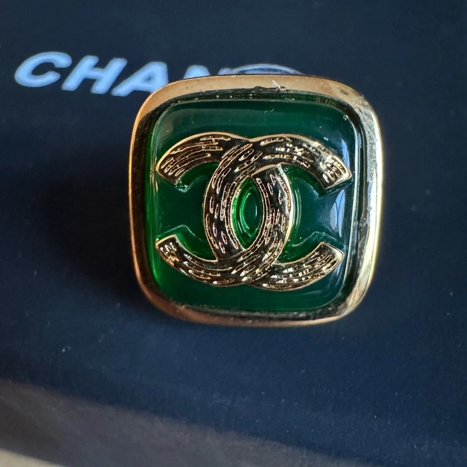 Pendientes Chanel Cuadrados Oro y Verde con Caja Foto 3 de 4