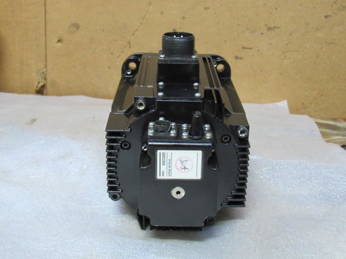 YASKAWA AC SERVO MOTOR SGMRS-13A2A-YR11 1300W 1500RPM 200V 8.34N•M 14A - Picture 5 of 6