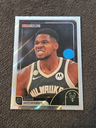 2025-26 Topps NBA Hoops Giannis Antetokounmpo #165 Light Burst Parallel
