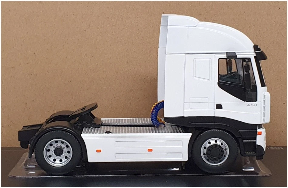 Ixo 1/43 Scale Diecast TR119.22 - 2012 Iveco Stralis Truck - White - Image 3 of 4