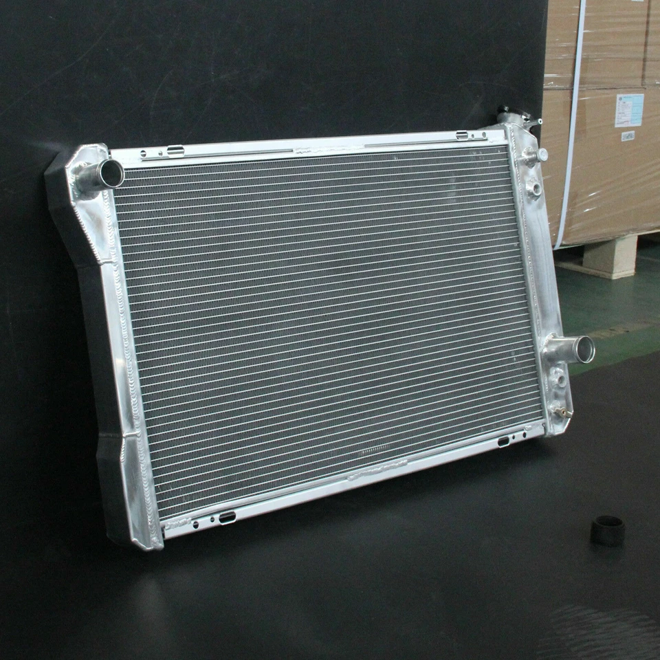 Radiador de aluminio 951B 3 filas para Chevrolet Camaro Iroc-Z GMC P2500 Pontiac 82-92 Foto 2 de 4