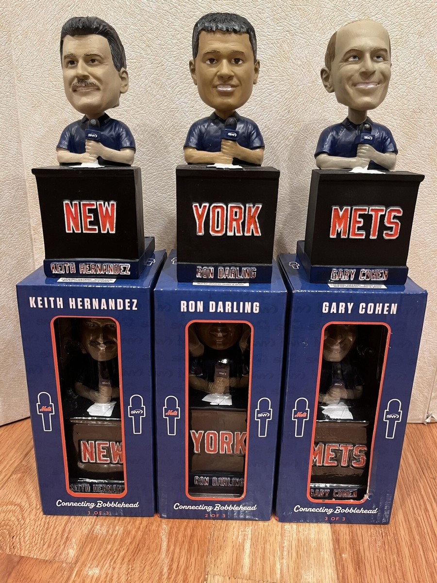 Supreme Bobblehead  2体セット s-l1200.jpg