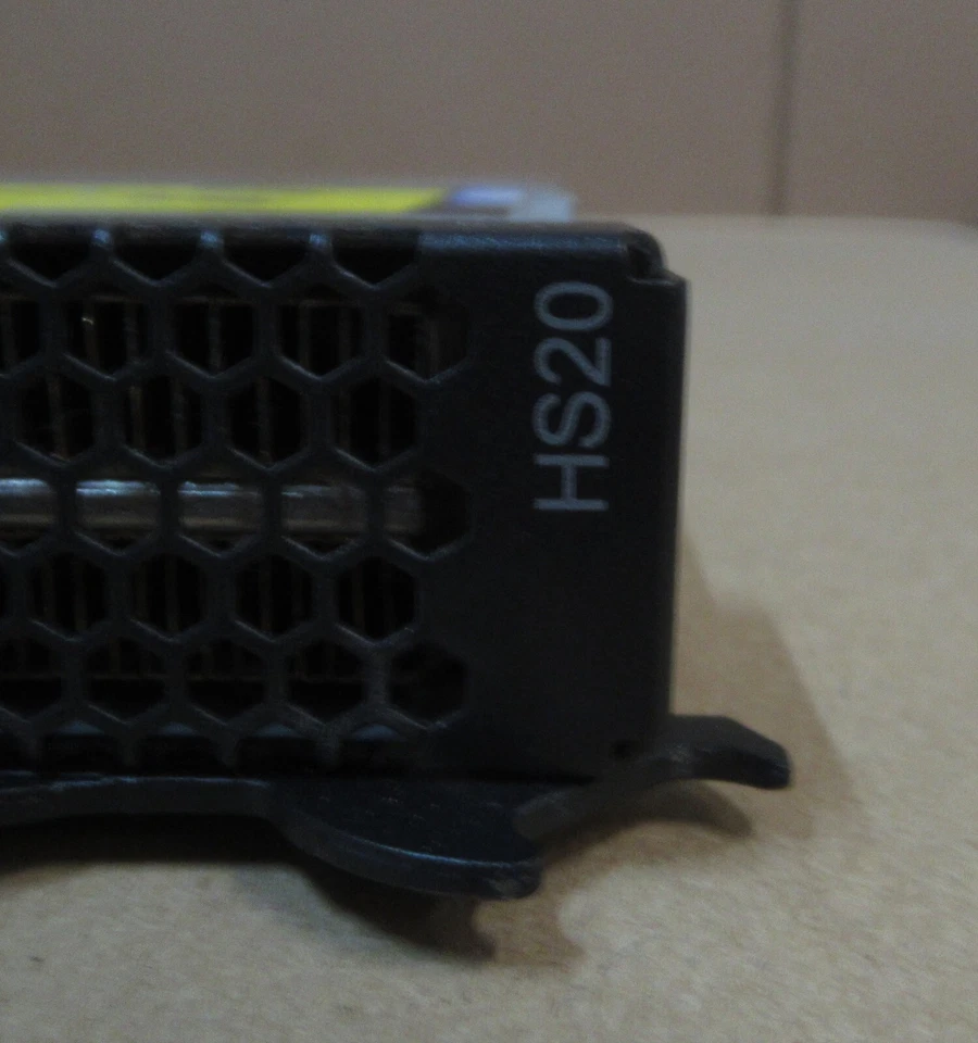 IBM HS20 Blade Server 8843-ZYP 2x Intel Xeon SL8RW 2.8GHz 512MB Ram 2x 2.5" Bays - Image 3 of 4