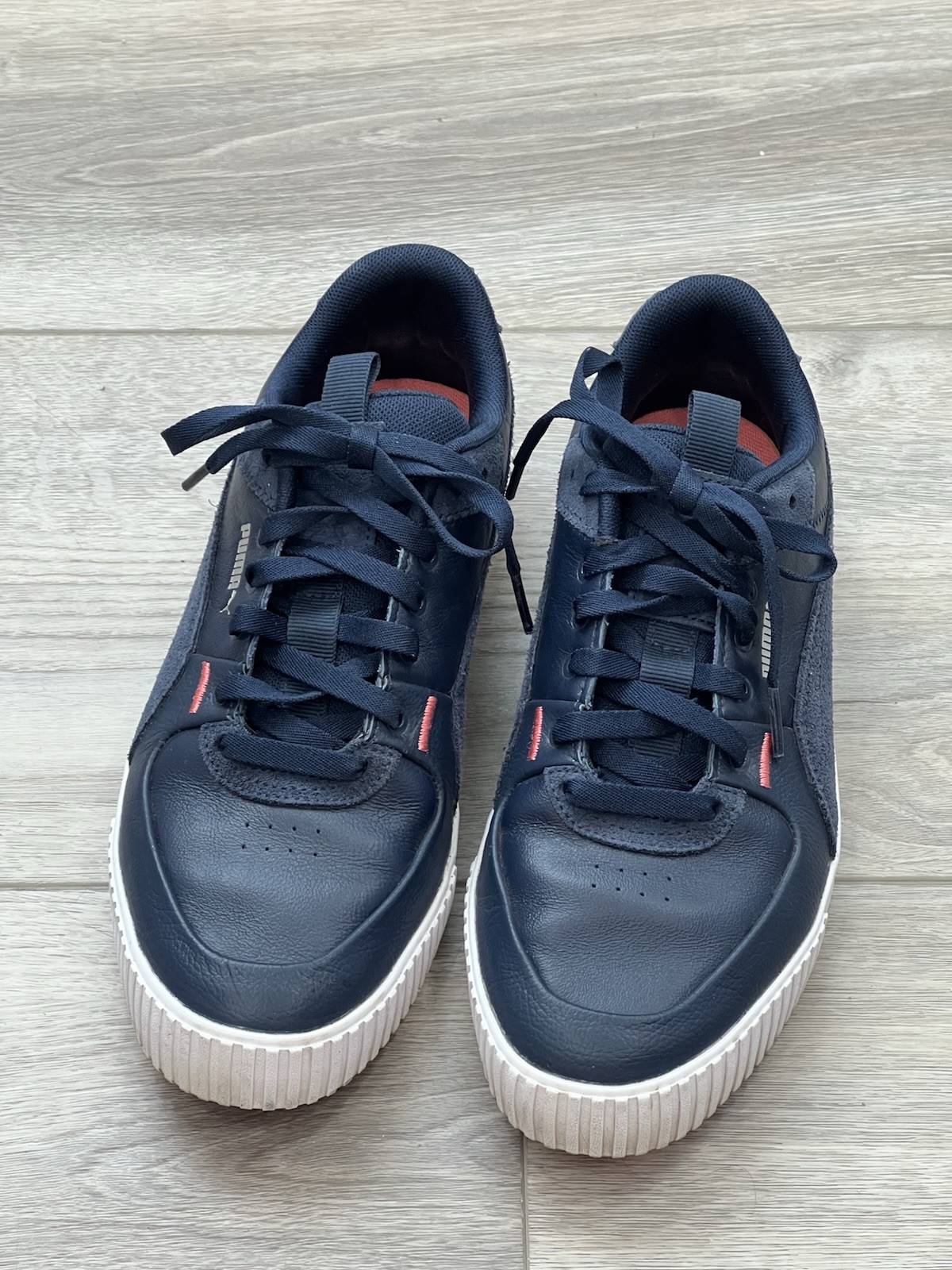 - Women&rsquo;s Size 8.5 - Leather Navy Blue & Coral