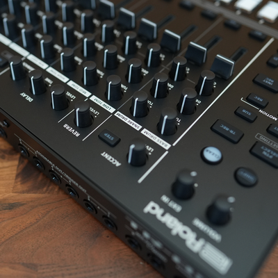 Roland AIRA series TR-8S Rhythm Performer rhythm machine Audio