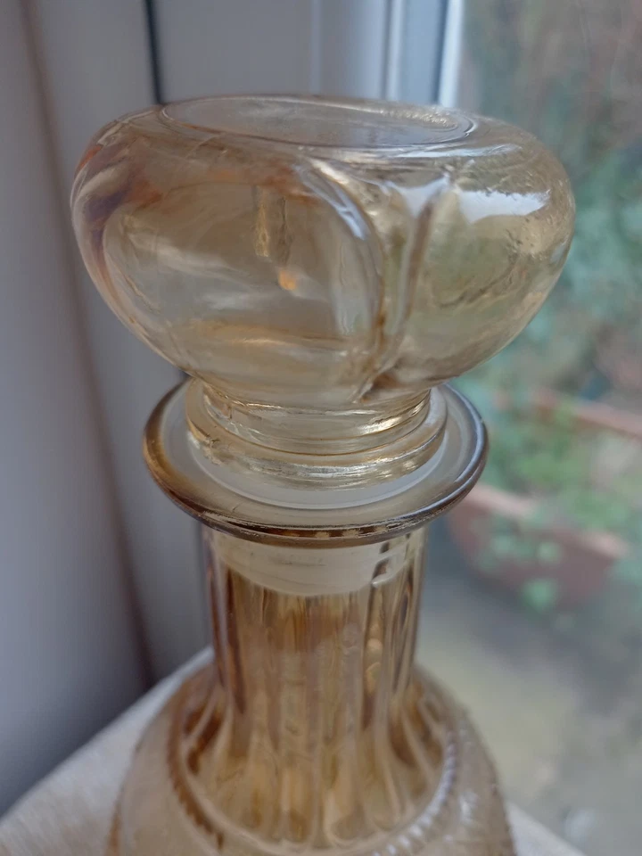 Genie Bottle Yellow Amber Glass Decanter  23cm H  Art Glass Vintage 23cm H - Image 2 of 4